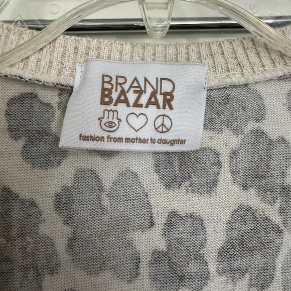 Brand Bazar Rare V-Neck Sweater in Black and Brown cheetah - Picture 2 of 9